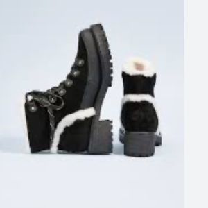 New in box Tory Burch Cooper Shearling Bootie size 7 1/2